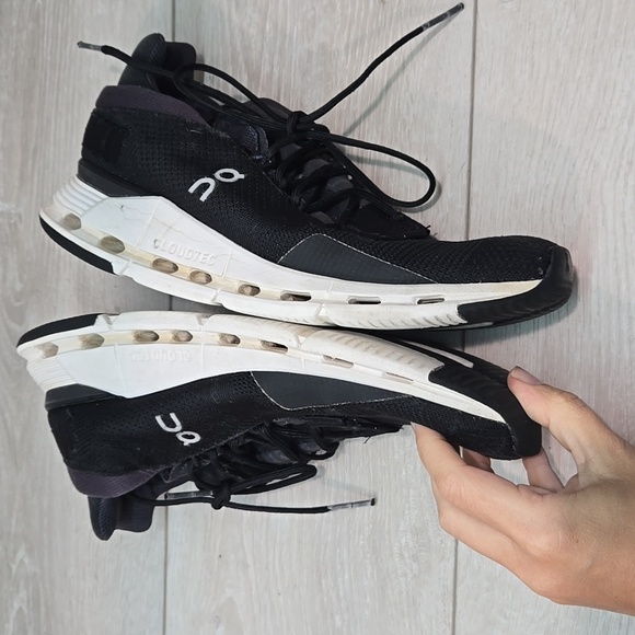 On Running Women Black& White Athletic Shoes Rinning Sz 9.5 - Picture 9 of 12